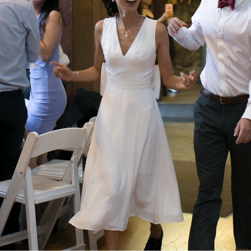 Elegant White Sleeveless Dress